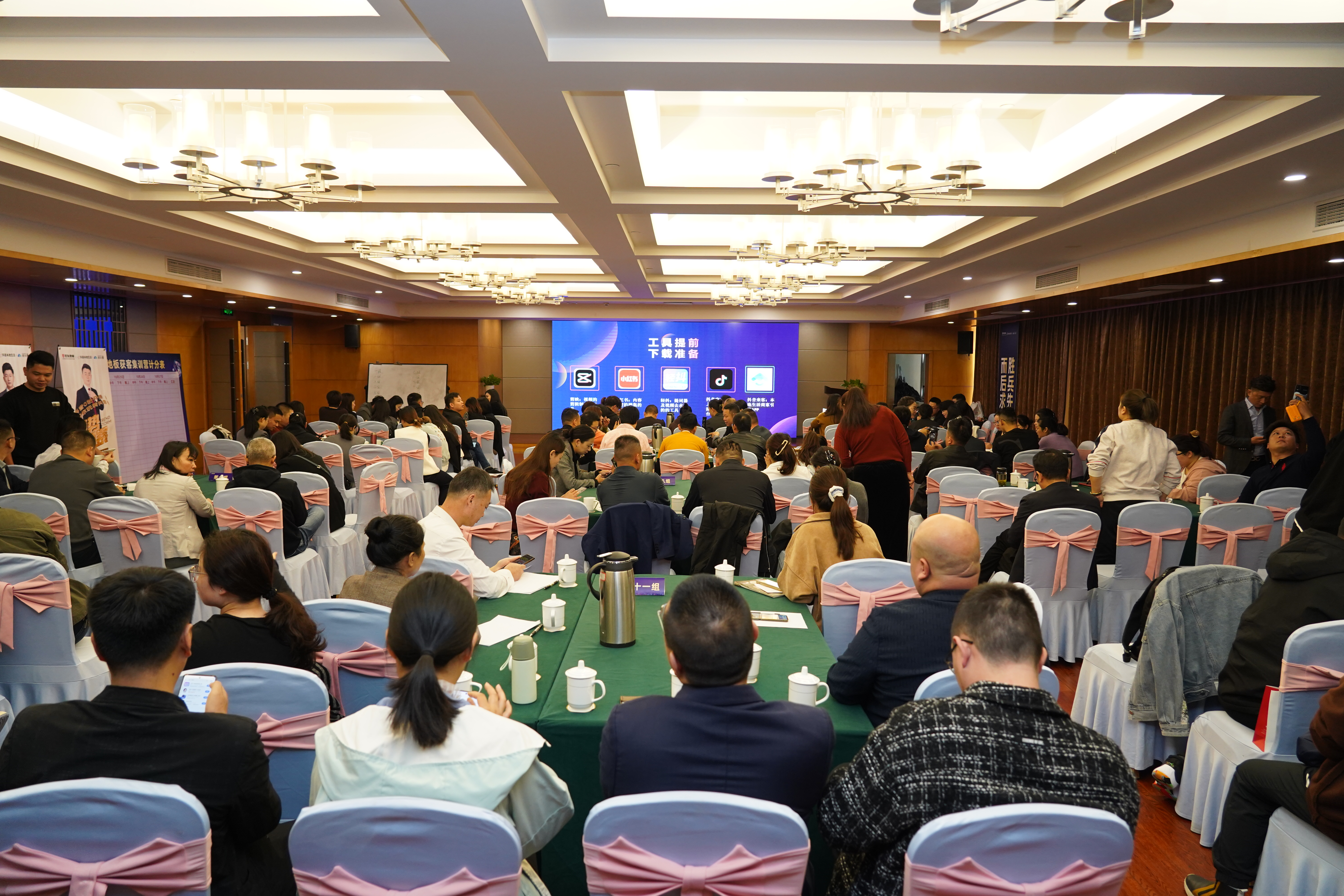 聚勢(shì)幫扶 引爆同城丨世友地板第一期本地生活百?gòu)?qiáng)門(mén)店獲客集訓(xùn)營(yíng)圓滿(mǎn)完成